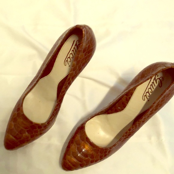 Gucci Heels - Picture 2 of 4